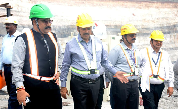 WCL CMD visits Umrer area